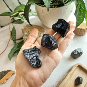 Zwart Obsidiaan (ruwe steen) 1 stuk.